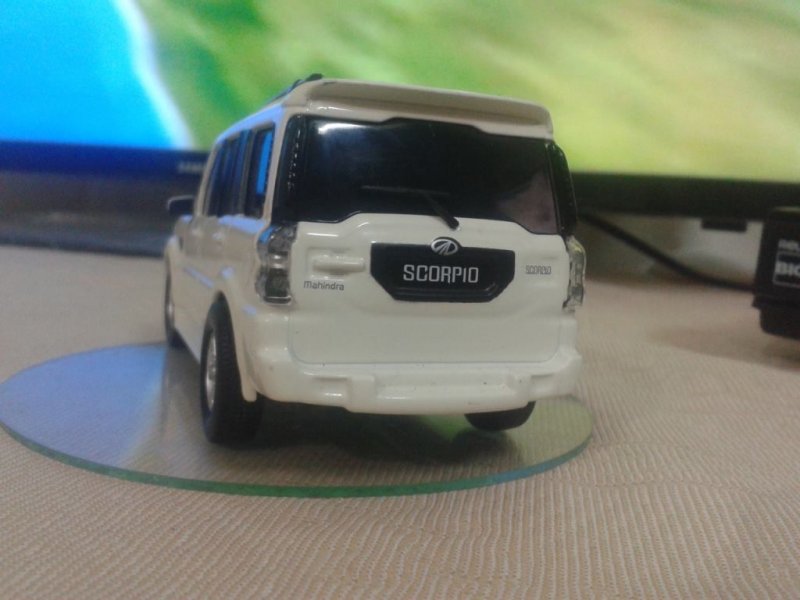 mahindra scorpio scale model toy car