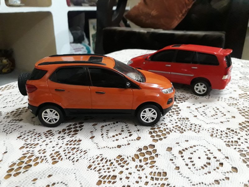 tata safari toy car