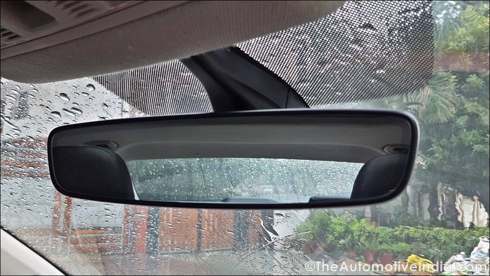 Volkswagen-Virtus-Inside-Rear-View-Mirror.jpg