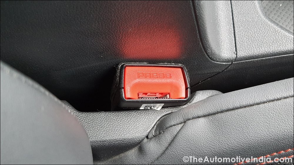 Volkswagen-Virtus-Seatbelt-Latch.jpg