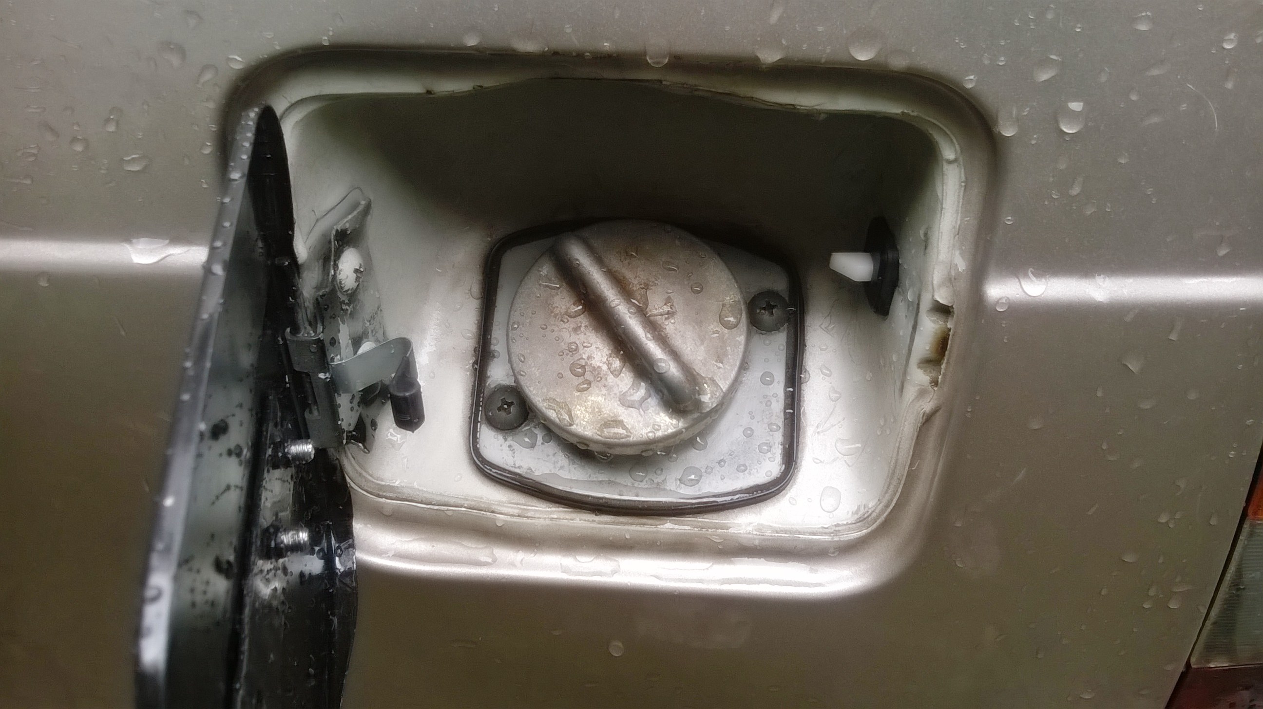 LAL Fuel Tank Lock With Key Maruti 800 Type-1 for Maruti Suzuki