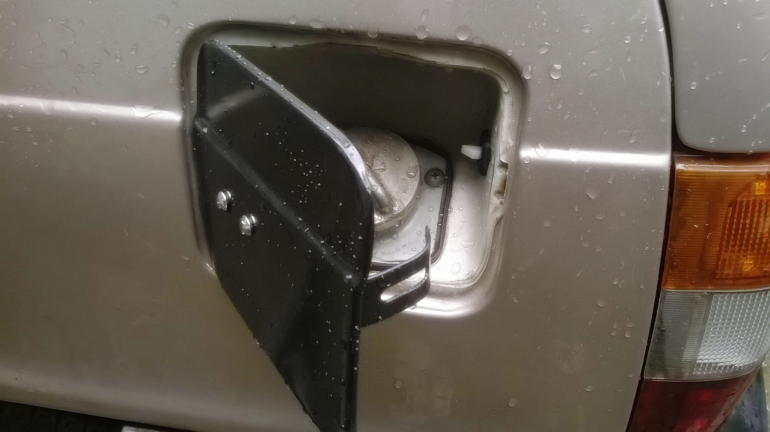 LAL Fuel Tank Lock With Key Maruti 800 Type-1 for Maruti Suzuki