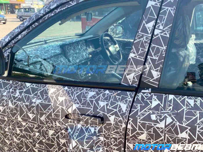 2020-mahindra-xuv500-dashboard-spied-2.jpg