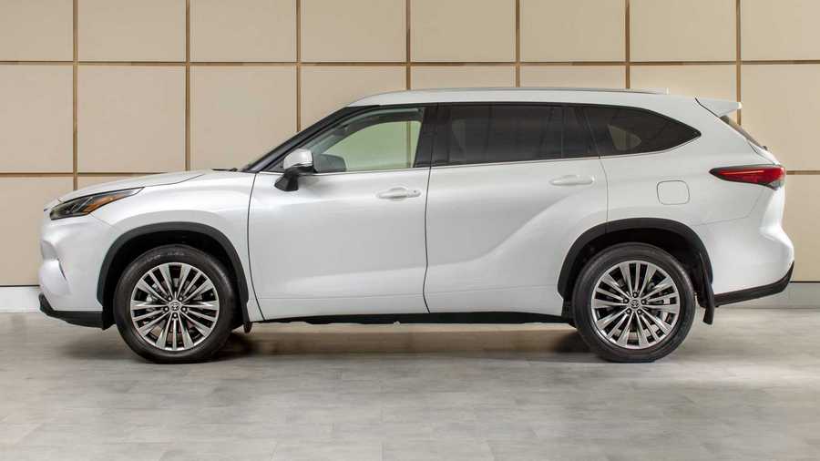 2023-toyota-highlander-side.jpg