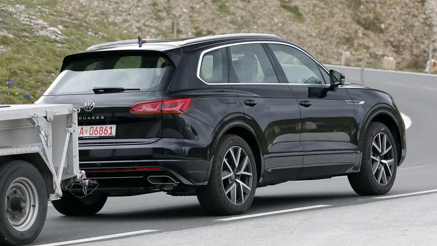 2023 VW Touareg spies-7.jpg