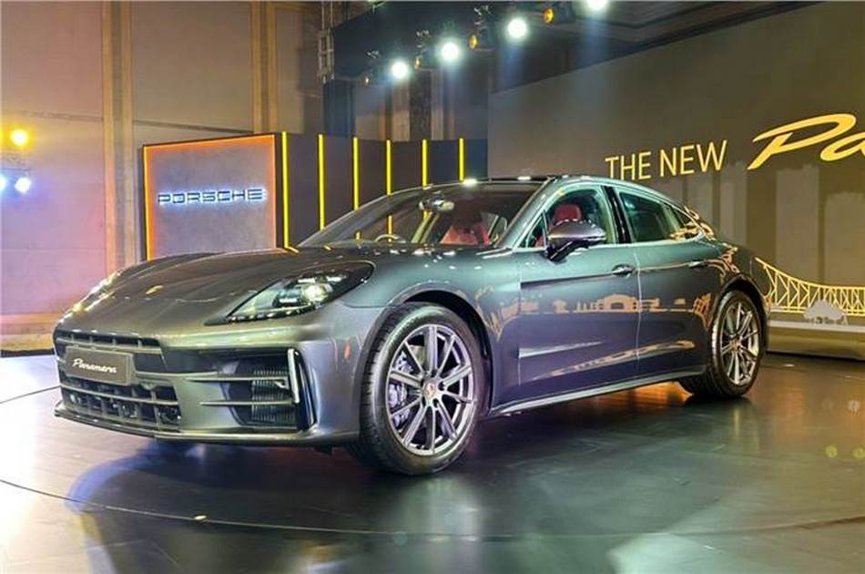 20240504010807_Porsche_Panamera_India_front.jpg