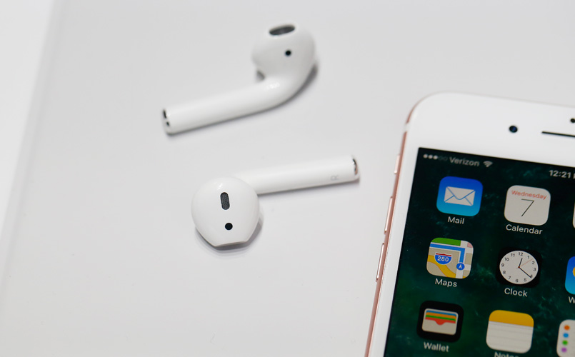 apple-iphone-7-airpods.jpg