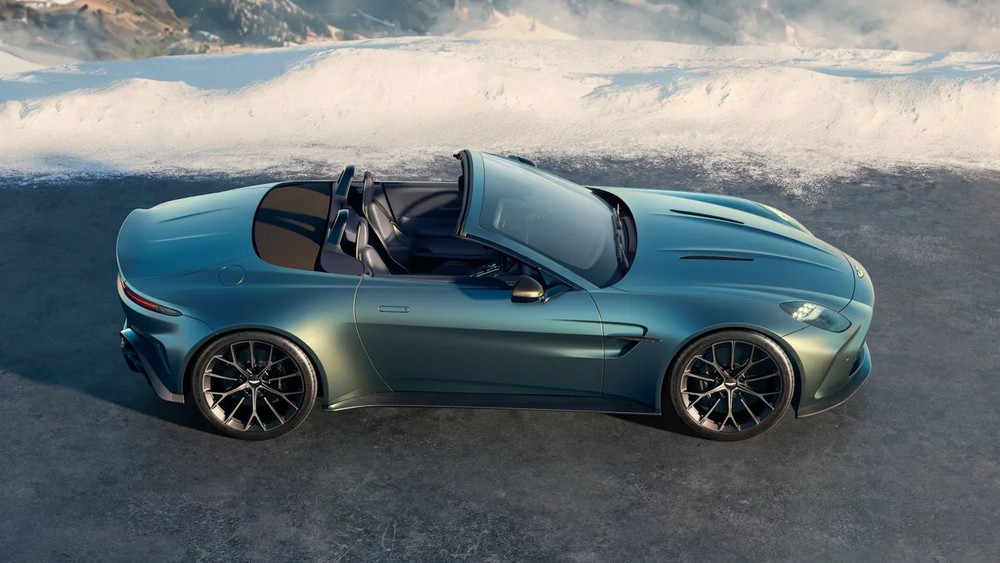 Aston Martin Vantage Roadster official reveal 2025-10.jpg