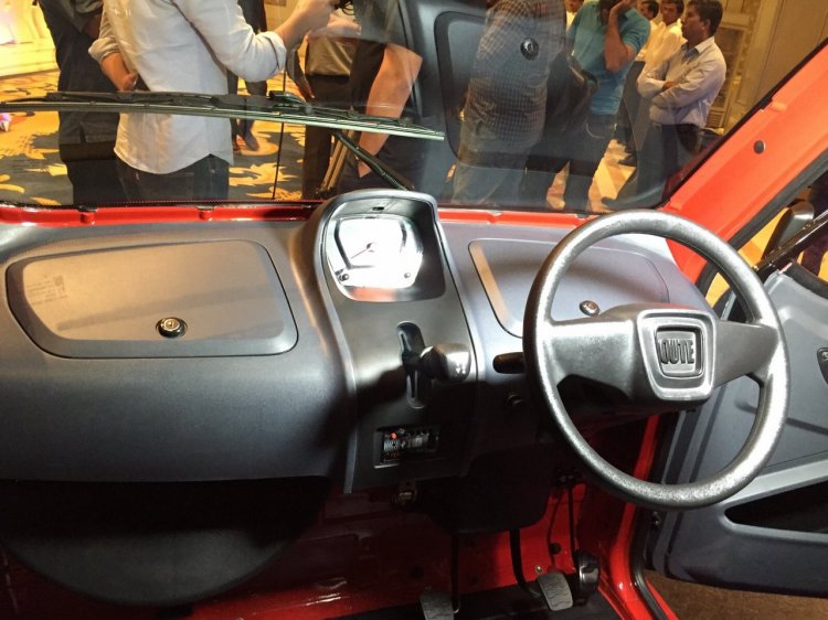 Bajaj-Qute-dashboard-steering-during-unveil-in-India.jpg