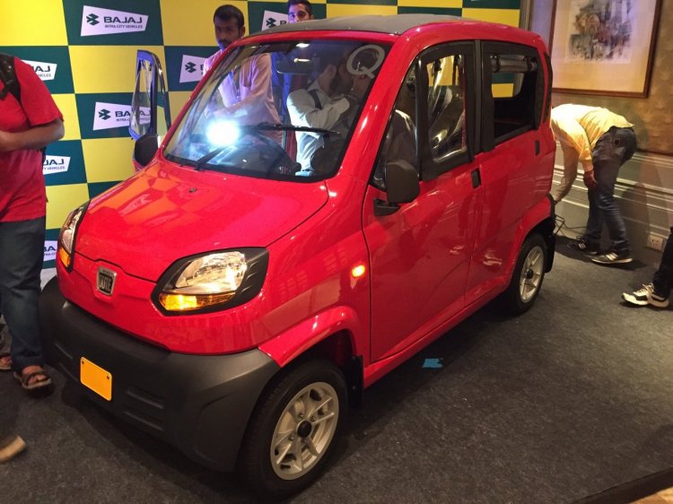 Bajaj-Qute-front-three-quarter-left-during-unveil-in-India.jpg