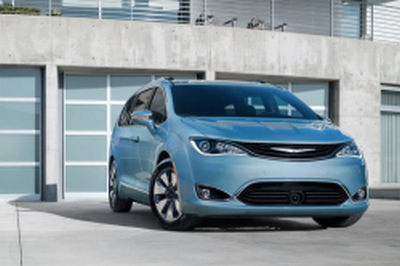 chrysler-pacifica-hybrid-recall-12-fires-250.png