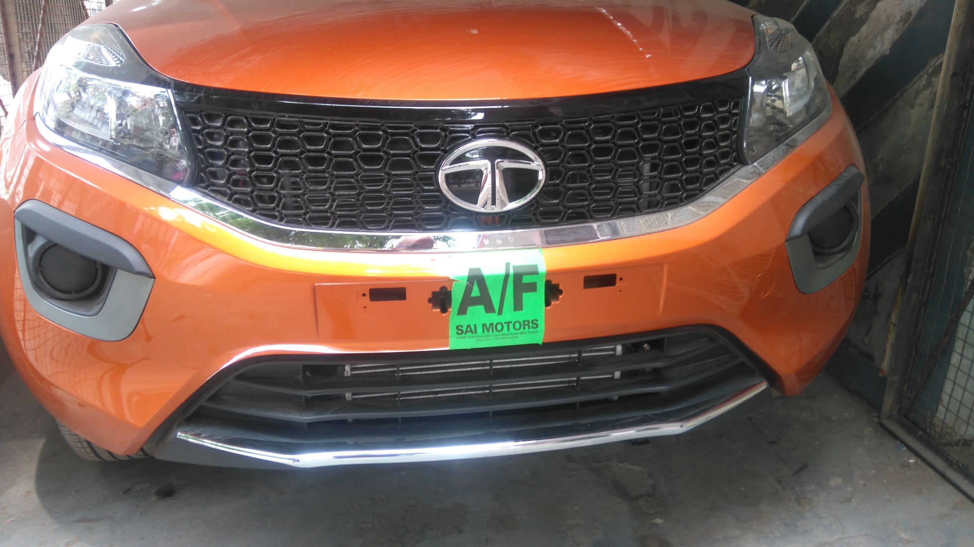 Tata nexon rear bumper deals chrome garnish