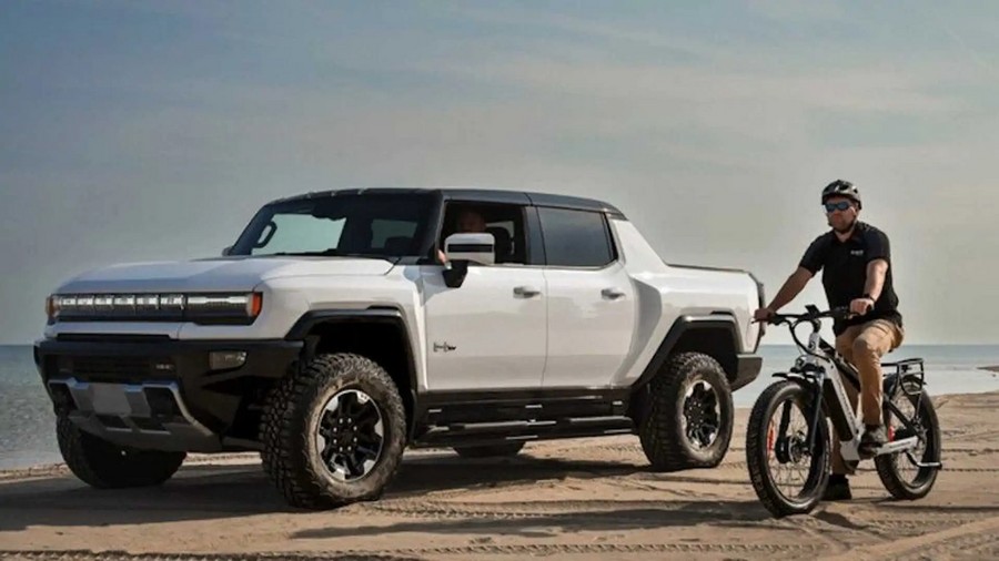 gmc-unveils-the-hummer-ev-all-wheel-drive-electric-bicycle (1).jpg