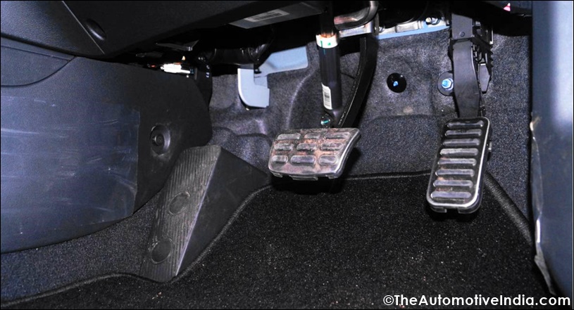 Hyundai-Elantra-Pedals.jpg