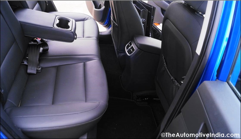 Hyundai-Elantra-Rear-Seat-Legroom.jpg