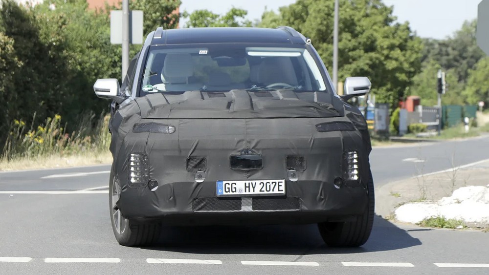 Hyundai Ioniq 7 spyshots.jpg