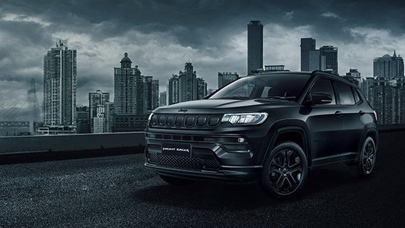 jeep-all-black-compass-night-eagle-1650295865.jpg