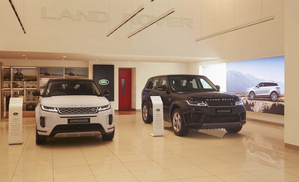 JLR - VST Grandeur - Land Rover Display.jpg