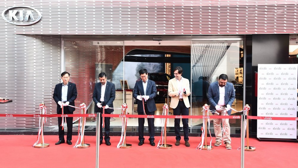 Kia Motors India inaugurates BEAT360, a first-of-its-kind brand experience center in Cyberhub,...JPG