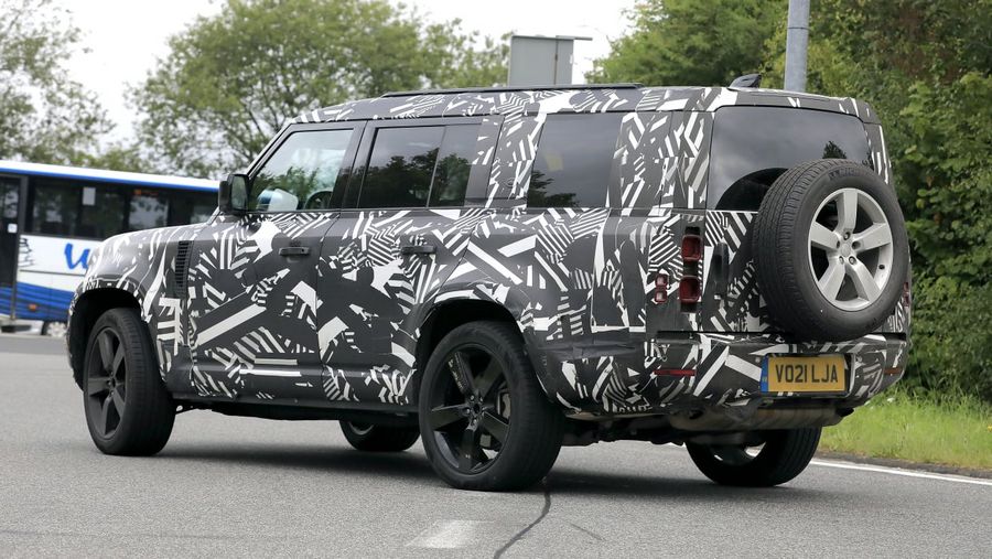 Land Rover Defender 130 spy shots automedia-7.jpg