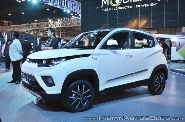 Mahindra-e-KUV100-front-three-quarters-at-Auto-Expo-2018.jpg