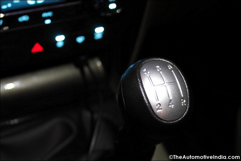 Mahindra-Scorpio-Gearshift.jpg