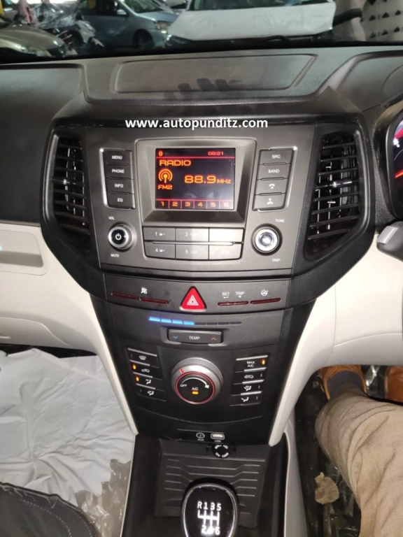 Mahindra-XUV300-Base-Variant-Interior.jpg