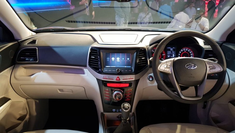 mahindra-xuv300-dashboard-5a3d.jpg