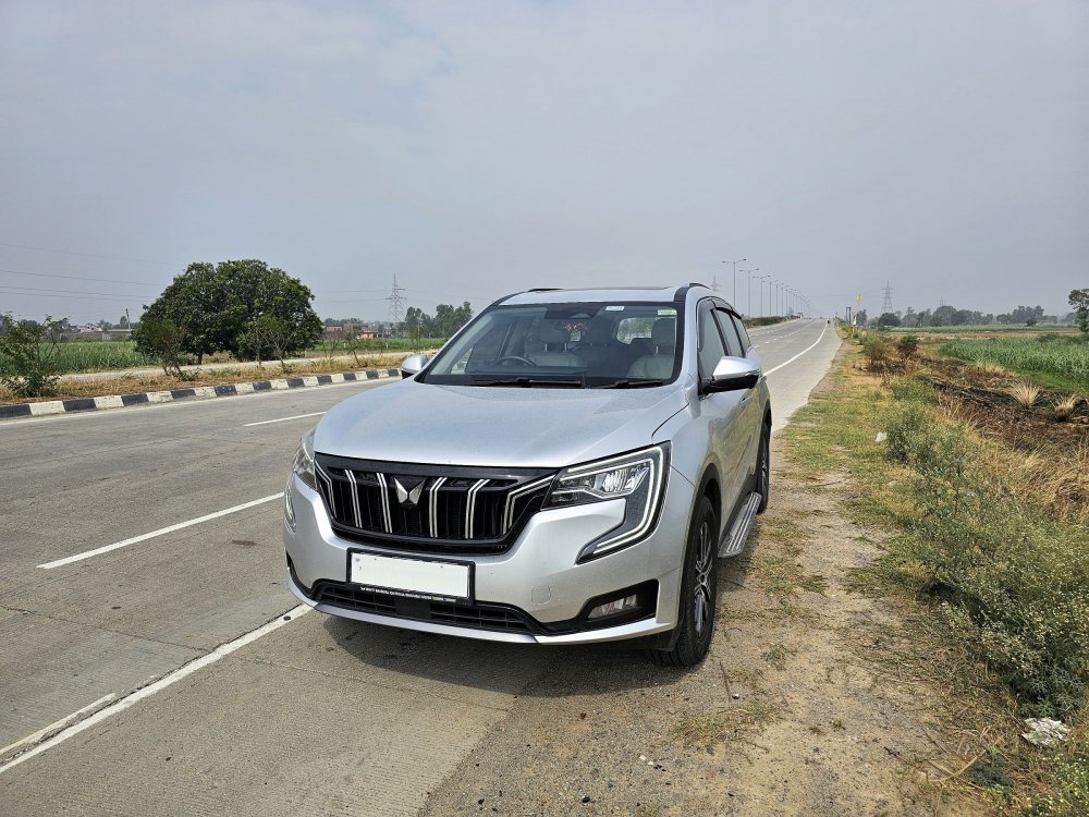 Mahindra XUV700 4.jpg