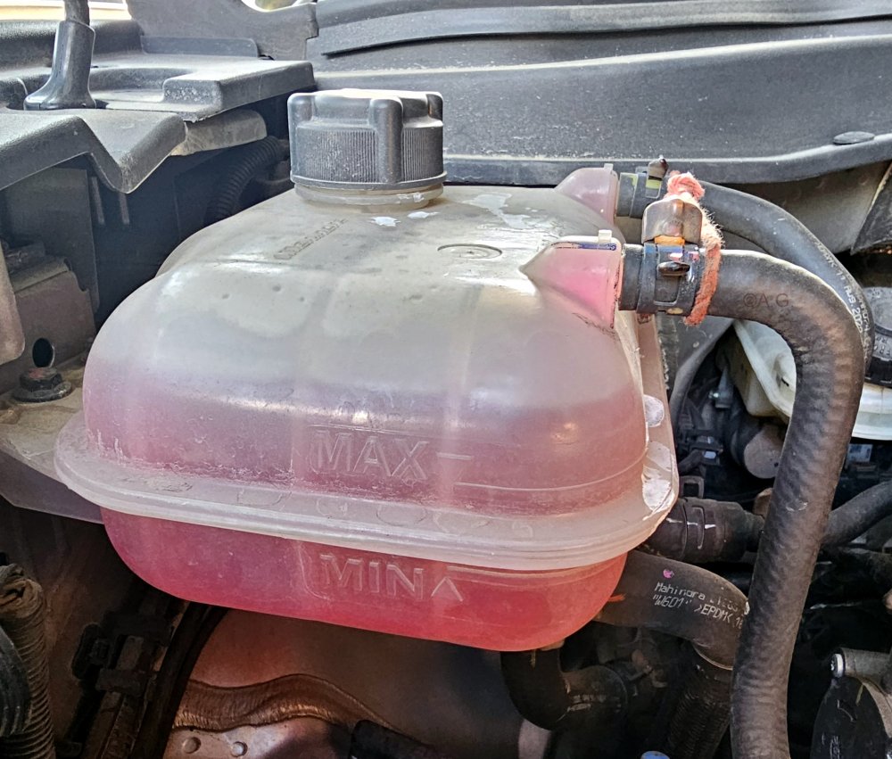 Mahindra XUV700 Coolant 1.jpg