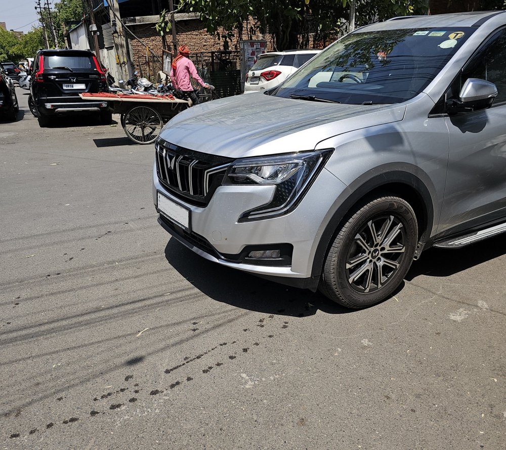 Mahindra XUV700 Leak - 2.jpg