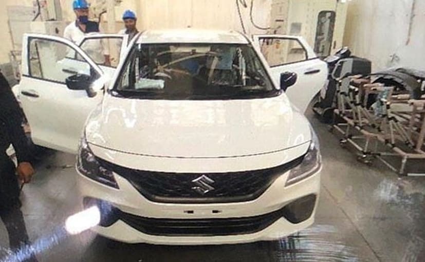 -maruti-suzuki-baleno-facelift-spotted-sans-camouflage-for-the-first-time_625x300_10_November_21.jpg