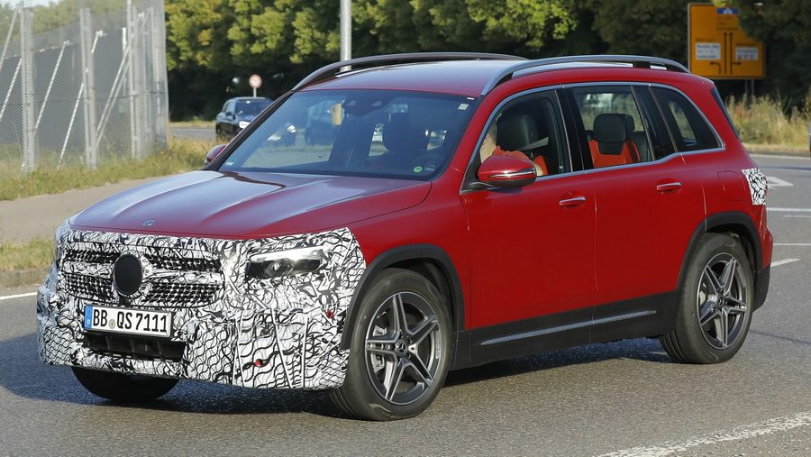 Mercedes GLB facelift spyshots.jpg