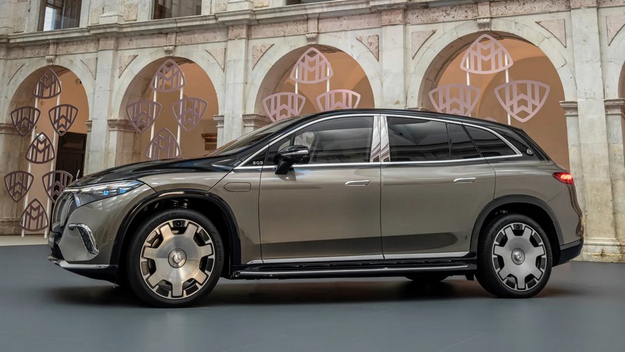 Mercedes-Maybach EQS SUV 2023-4.jpg