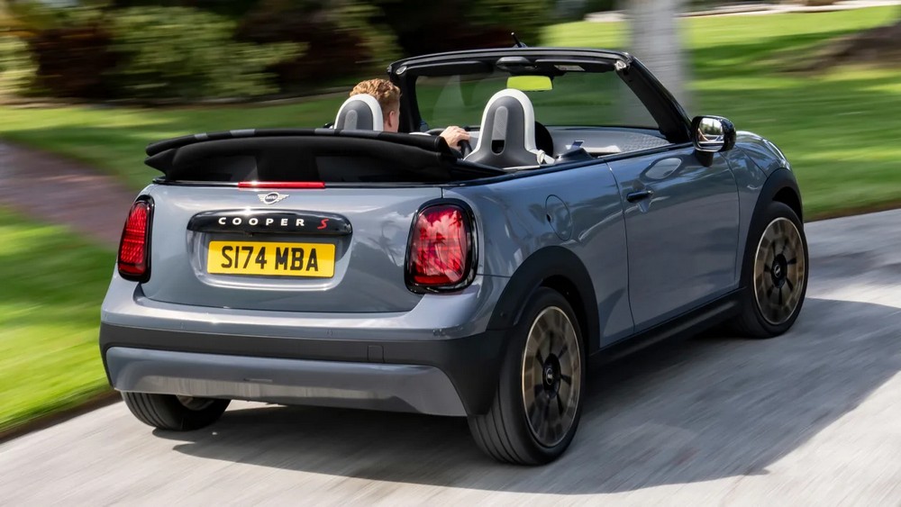 MINI Cooper Convertible 2024-2.jpg