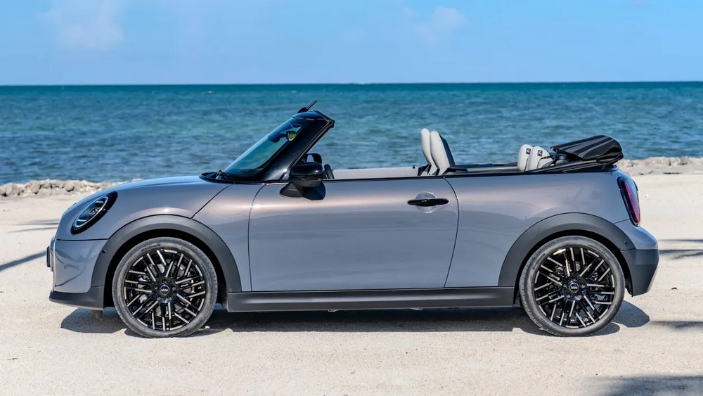 MINI Cooper Convertible 2024-7.jpg