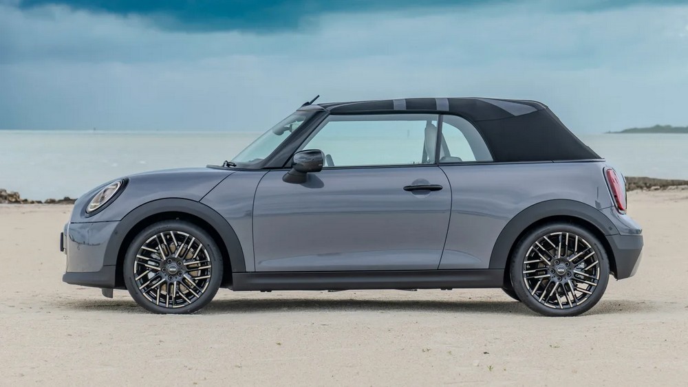 MINI Cooper Convertible 2024-8.jpg