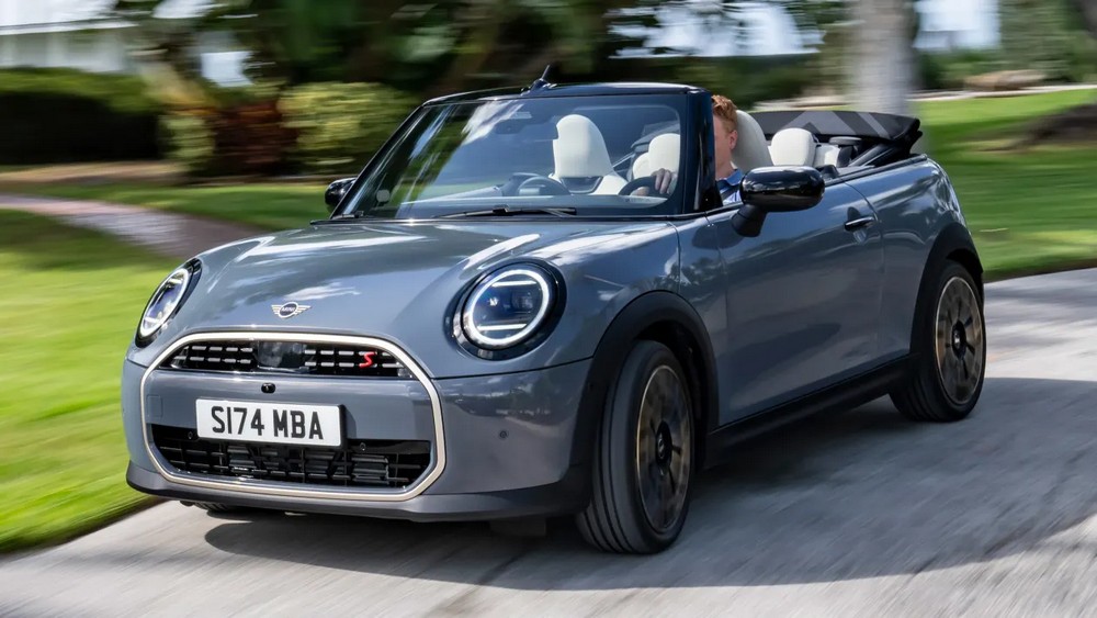 MINI Cooper Convertible 2024.jpg