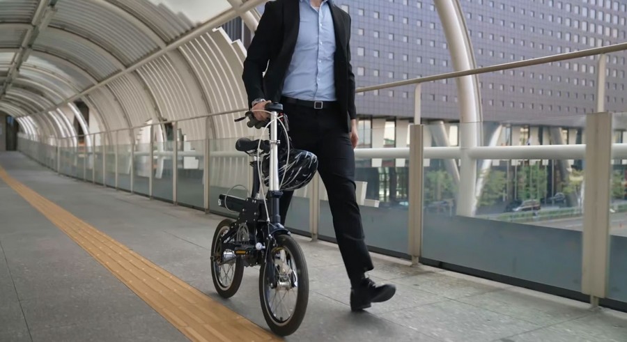 pop-cycle-is-a-folding-bike-unlike-any-other-with-a-slide-in-frame_6.jpg