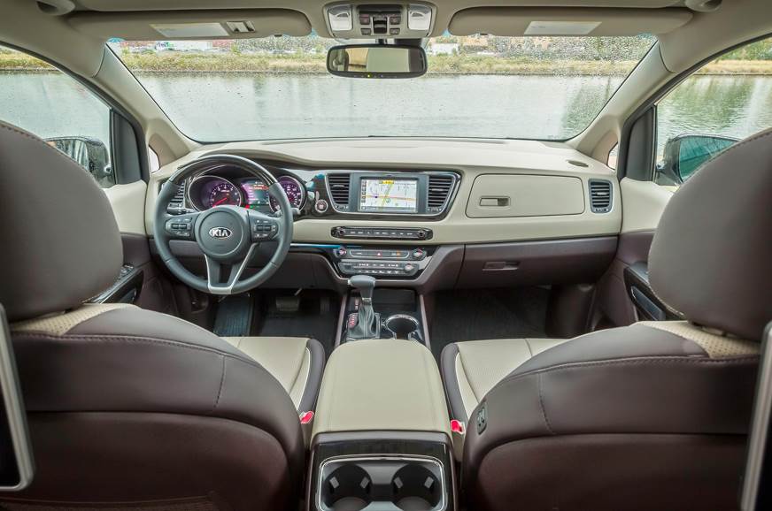 r.ashx?n=http%3a%2f%2fcdni.autocarindia.com%2fExtraImages%2f20190703020518_Kia-Carnival-interior.jpg