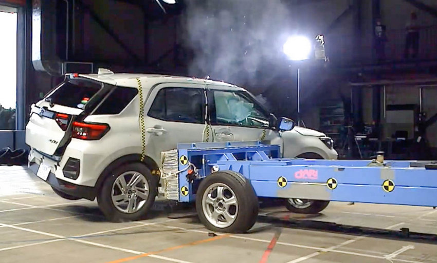 Rcky-Daihatsu-Crash-Test.jpg