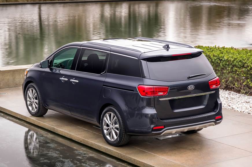 sizer.ashx?n=http%3a%2f%2fcdni.autocarindia.com%2fExtraImages%2f20190703020511_Kia-Carnival-rear.jpg