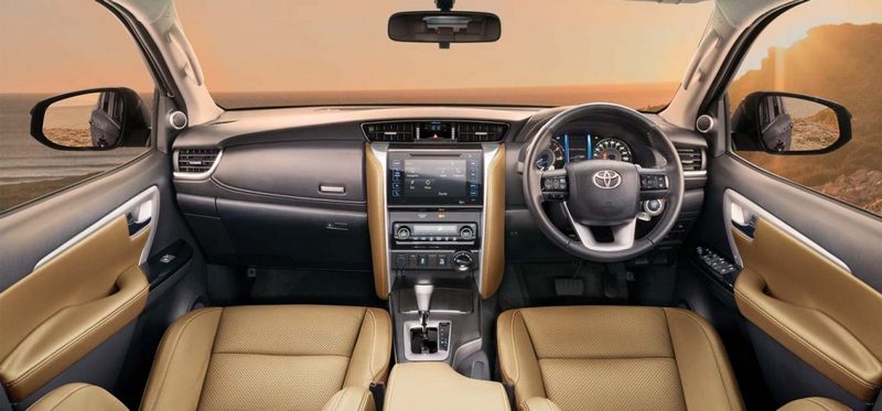 Toyota-Fortuner-Interior-1068x498.jpg