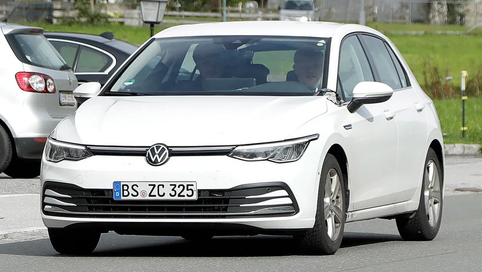 Volkswagen Golf facelift spyshots-3.jpg