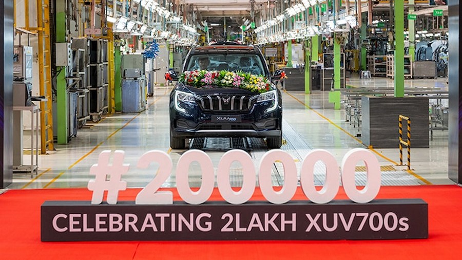 xuv700_-_2_lakh_rollout.jpg