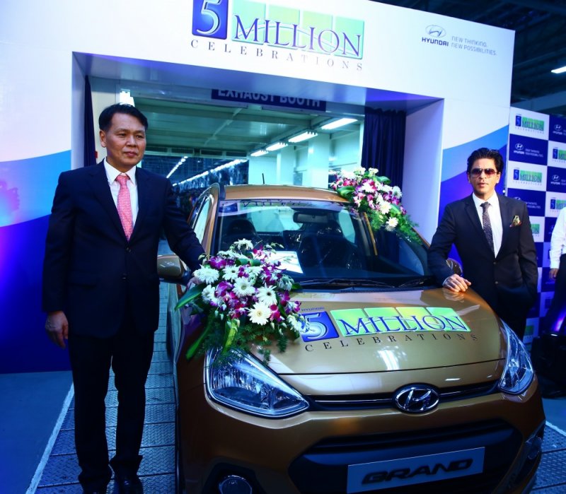 Mr. B S Seo- MD & CEO Hyundai Motor India Ltd. & Mr. Shahrukh Khan- Brand Ambassador Hyundai Mot.jpg