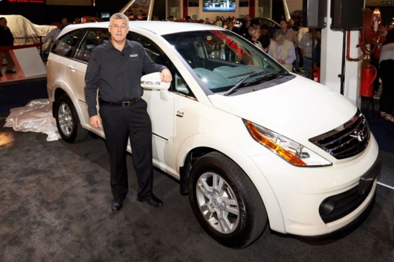 Mr_-Karl-Slym-with-the-Tata-Aria-at-JIMS-2013-1024x682.jpg