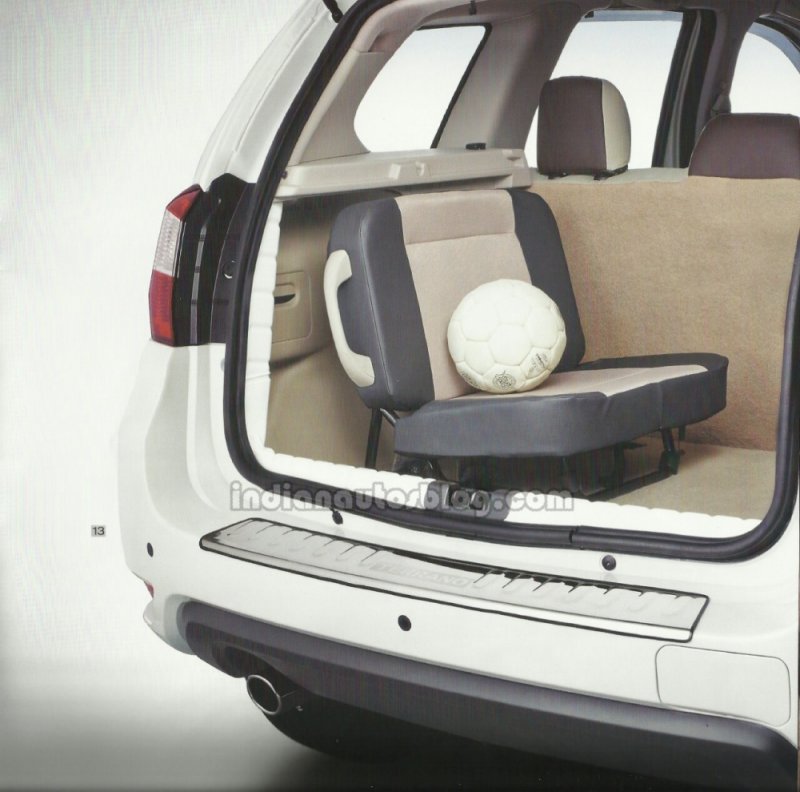 Nissan-Terrano-third-row-seat.jpg