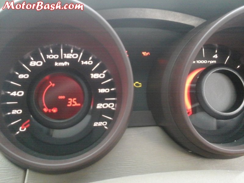 Mahindra-XUV500-W4-Speedometer-3.jpg