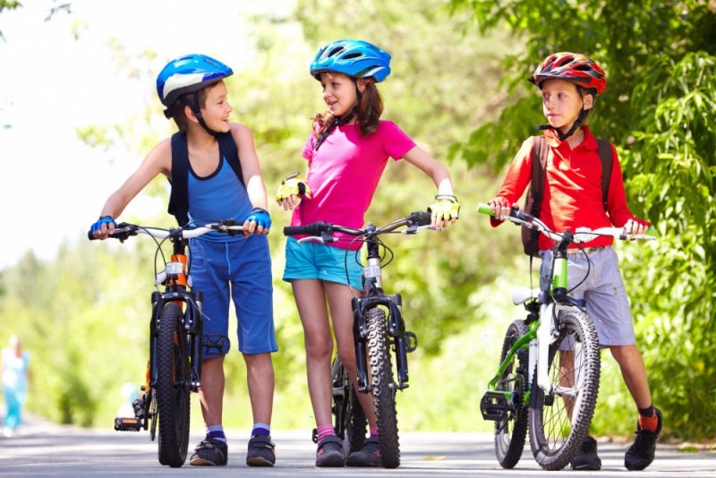 GOO-001-1A-Wheelgoo-kids_cycling-shutterstock_811782733.jpg